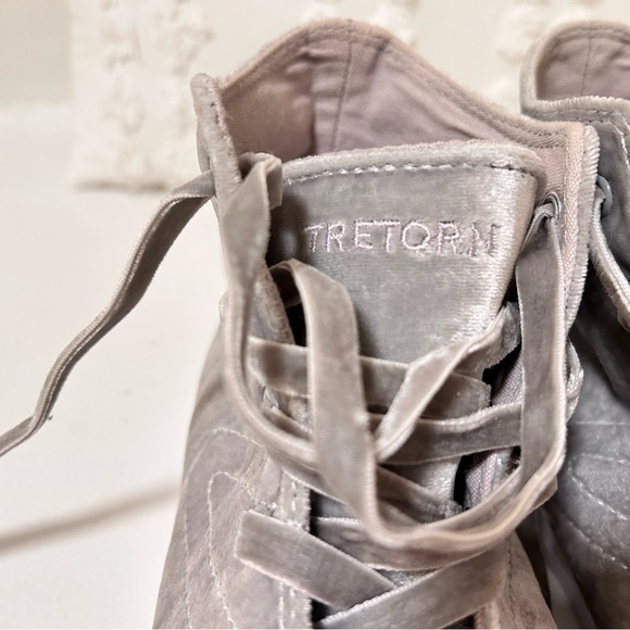 Rare TRETORN Grey Velvet High Tops ladies size 9. - Picture 8 of 12